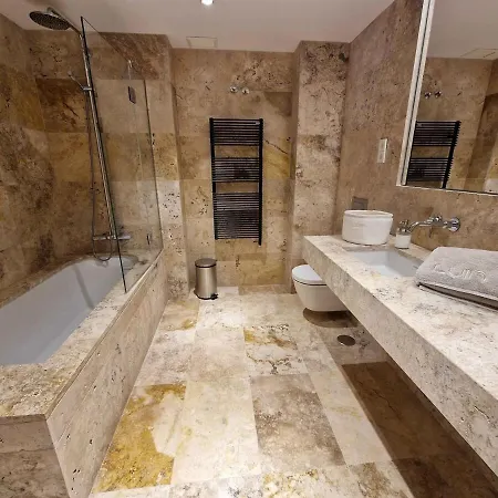 Luxury And Private Jacuzzi 300 Meters From The Apartment Benalmadena