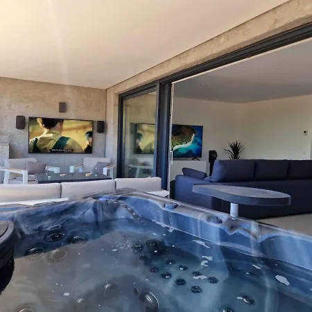 Luxury And Private Jacuzzi 300 Meters From The
